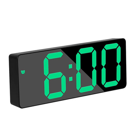 Digital vekkerklokke med store lysende tall