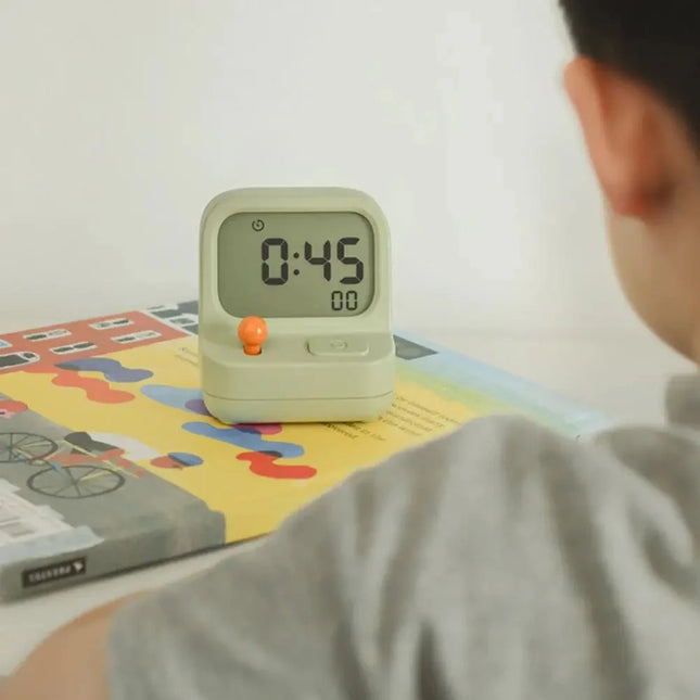 Original digital vekkerklokke for gutter