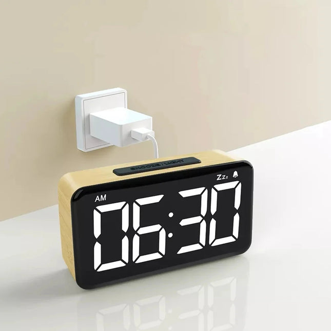 Digital vekkerklokke med store tall