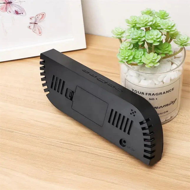 Batteridrevet digital vekkerklokke i trelook