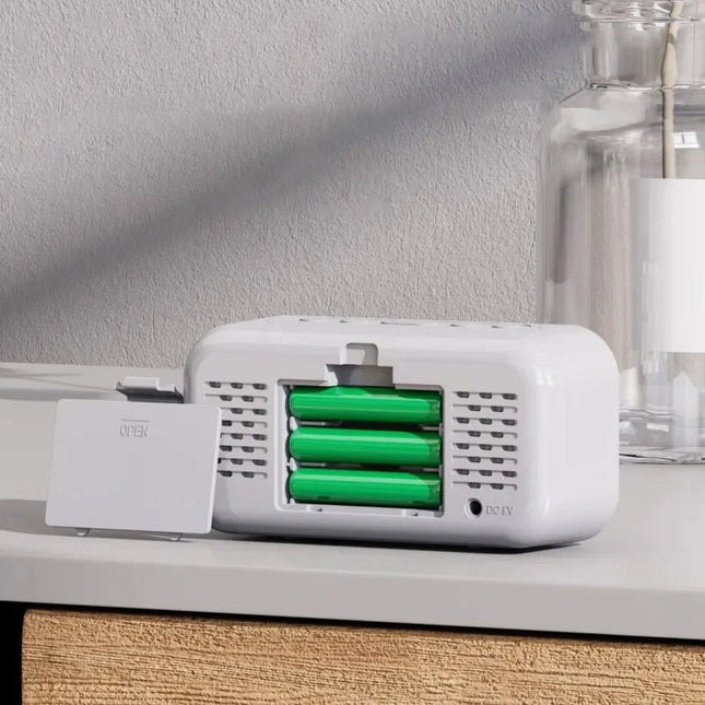 Moderne LED vekkerklokke med speiloverflate