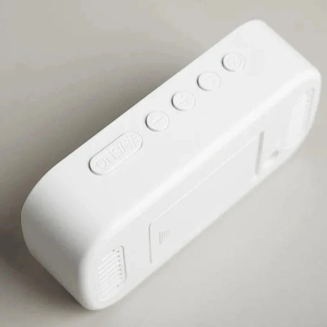 Digital speilklokke med strømadapter