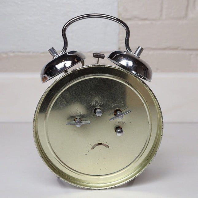 Mekanisk vekkerklokke med dobbel bjelle