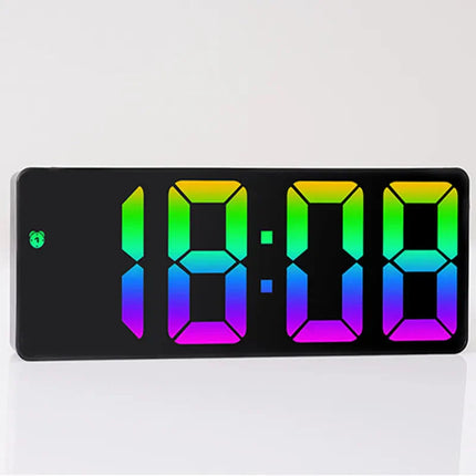 Digital vekkerklokke med fargerikt display