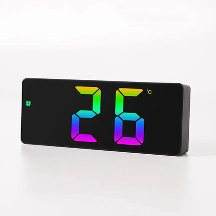 Digital vekkerklokke med fargerikt display