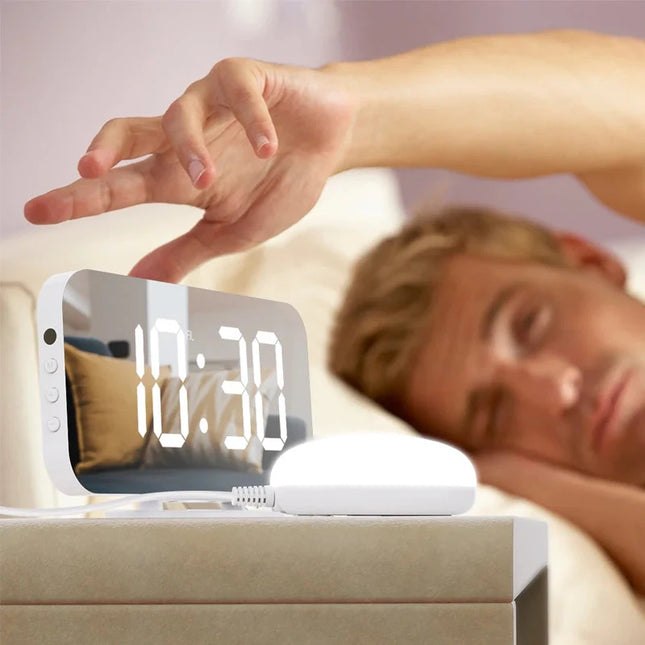 Digital vekkerklokke med vibrasjonsalarm