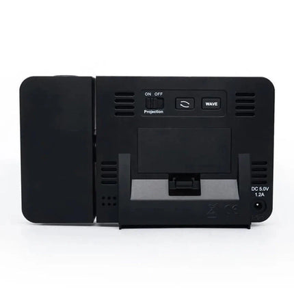 Digital vekkerklokke med tidsprojeksjon på vegg