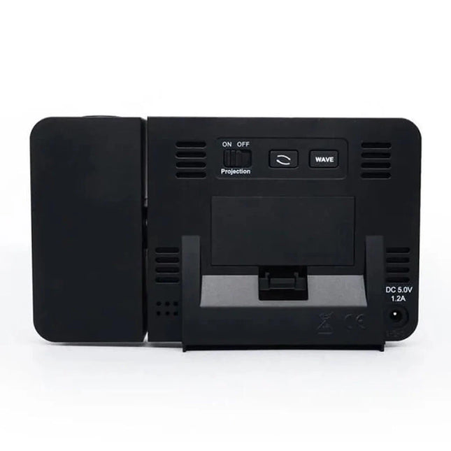 Digital vekkerklokke med tidsprojeksjon på vegg