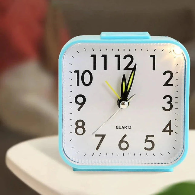 Klassisk batteridrevet analog vekkerklokke