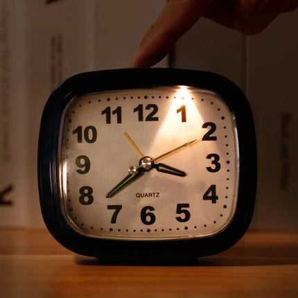 Enkel og stillegående analog vekkerklokke