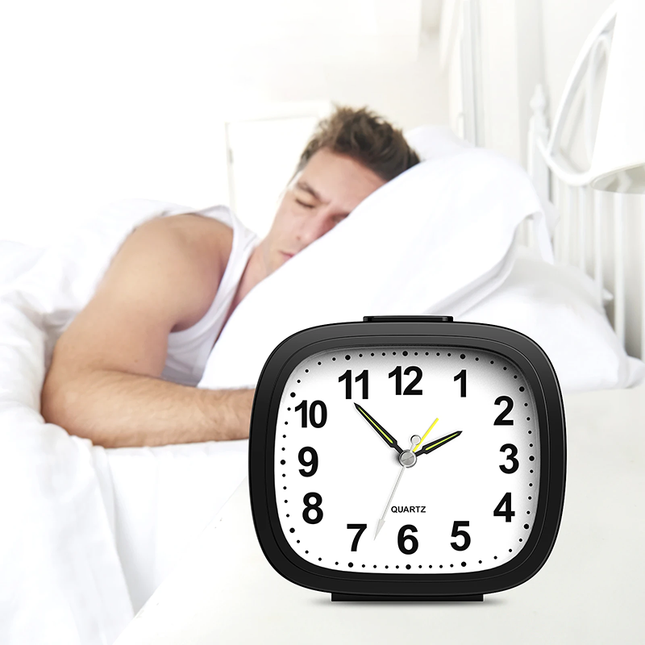 Enkel og stillegående analog vekkerklokke