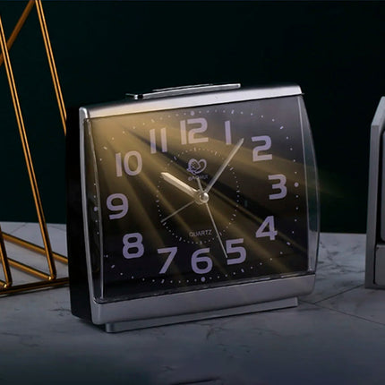 Lettlest analog vekkerklokke for eldre