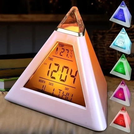 Pyramide vekkerklokke med stemningslys