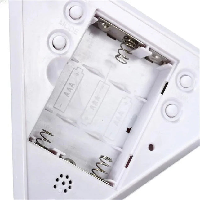 Pyramide vekkerklokke med stemningslys