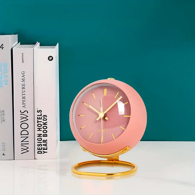 Rosa vintage vekkerklokke med gullstativ